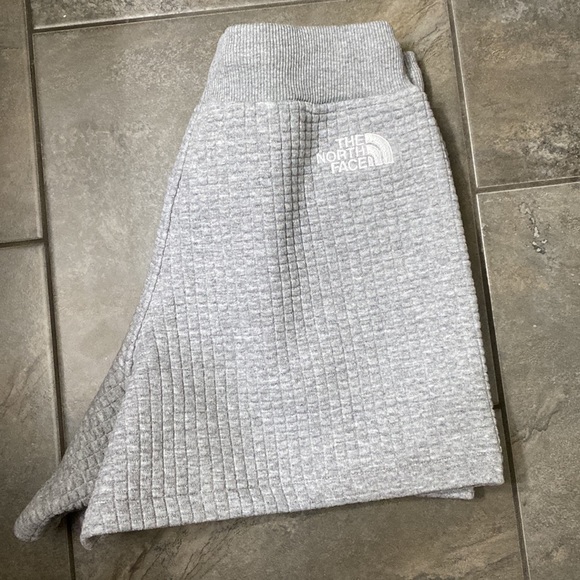 North Face Shorts - Picture 2 of 4